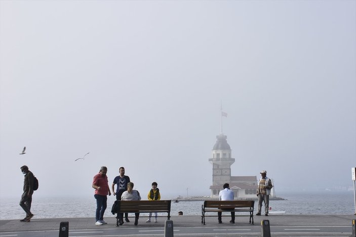 İstanbul halkı, güne sisle uyandı
