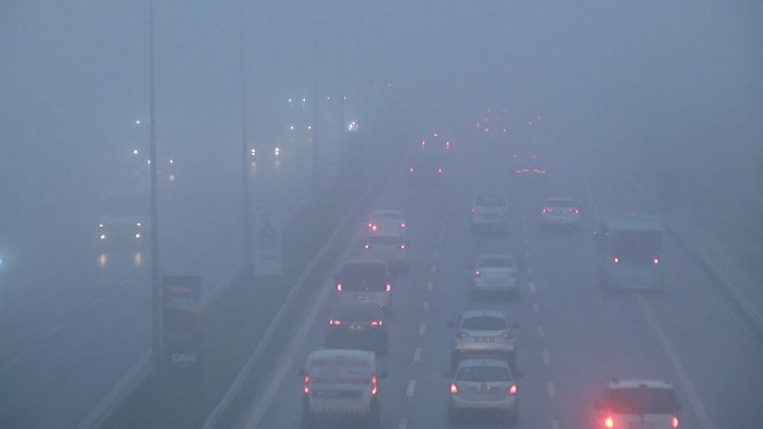 İstanbul halkı, güne sisle uyandı