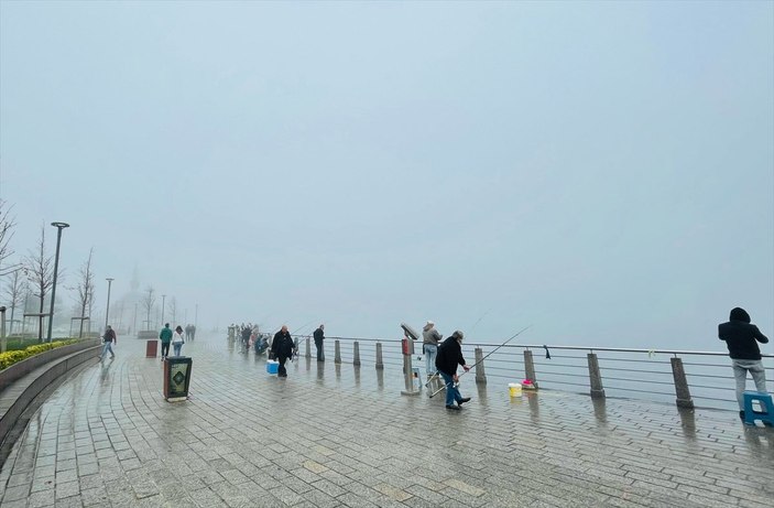 İstanbul halkı, güne sisle uyandı