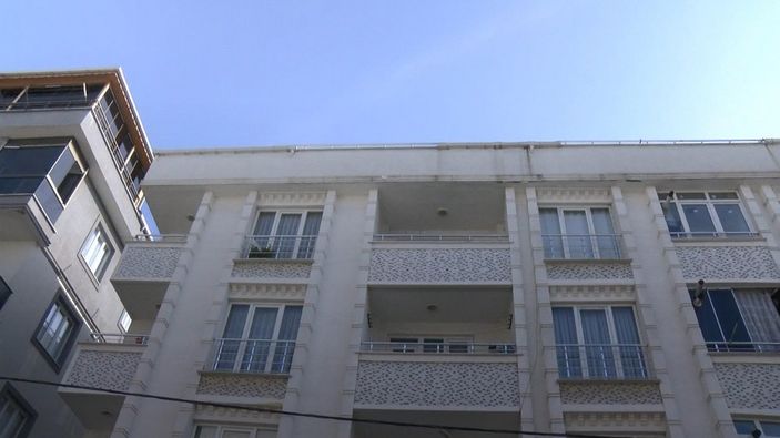 Esenyurt’ta bir kadın, 5’inci katın terasından düştü