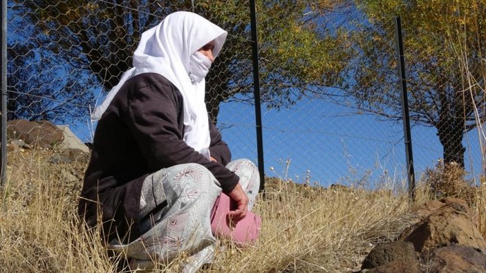 Lütfü Türkkan'ın küfrettiği şehit ağabeyinin annesi oğlunun mezarını ziyaret etti