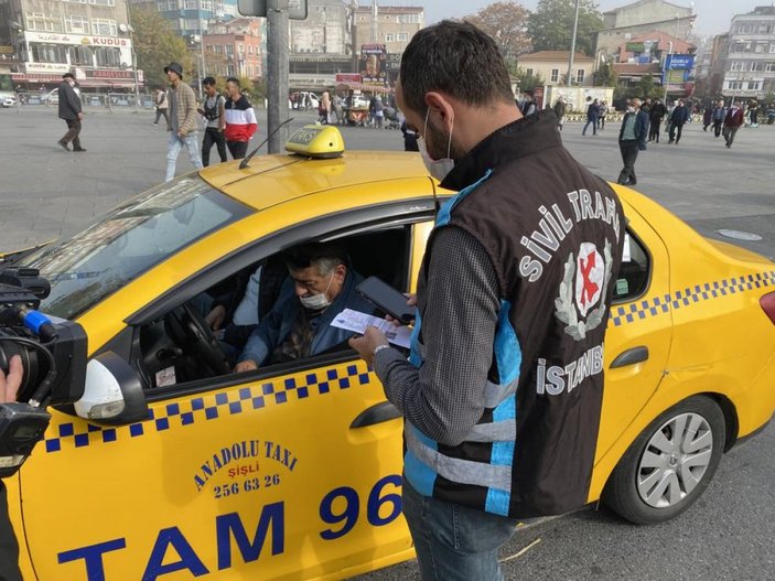 İstanbul'da 30 yıllık taksici meslektaşlarına isyan etti