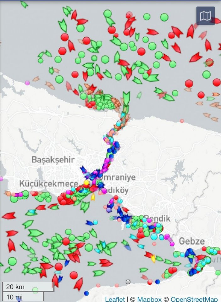 İstanbul Boğazı'nda sis nedeniyle oluşan gemi trafiği