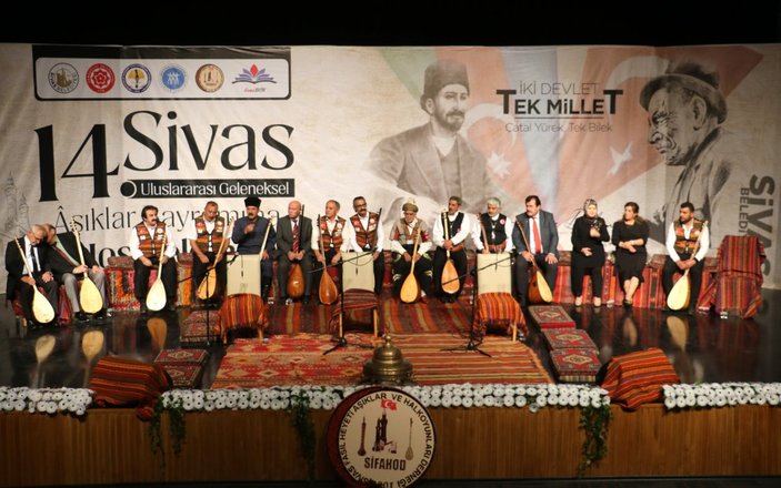 Sivas'ta Uluslararası Geleneksel Aşıklar Bayramı