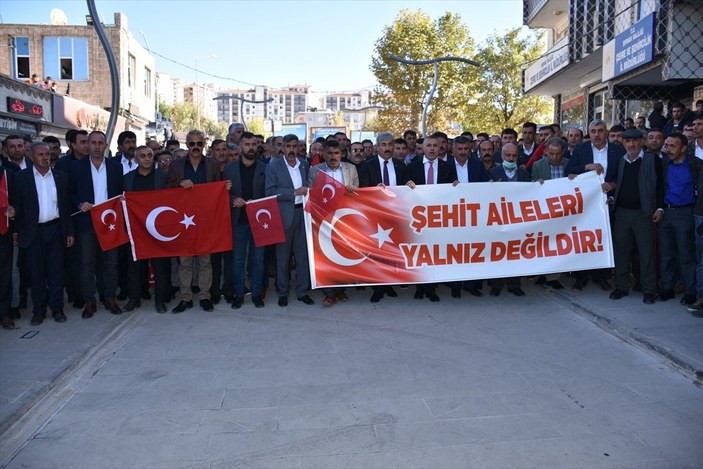 Şehit yakınları İyi Partili Lütfü Türkkan'ı protesto etti