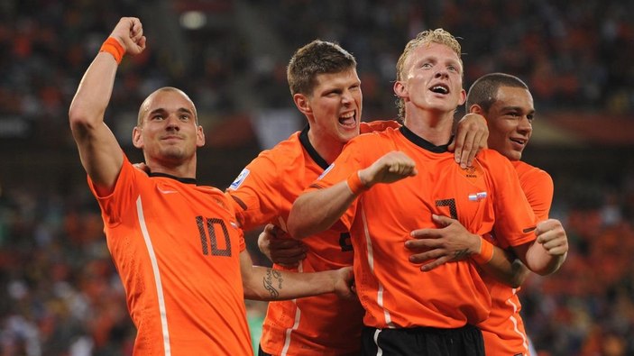 Sneijder ve Kuyt illegal bahis için alınan ifadeleri ortaya çıktı