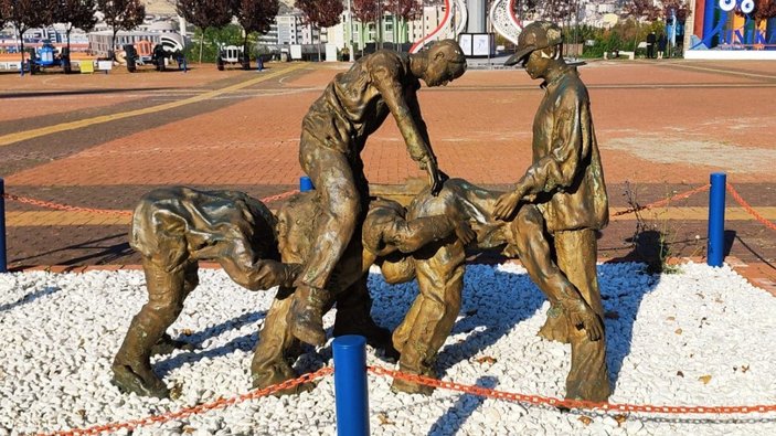 Karabük Üniversitesi Rektörü Refik Polat'tan 'uzuneşek heykeli' açıklaması