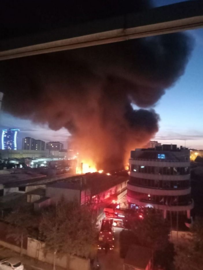 d Avcılar’da iş yerinde yangın