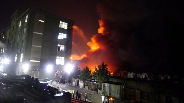 d Avcılar’da iş yerinde yangın