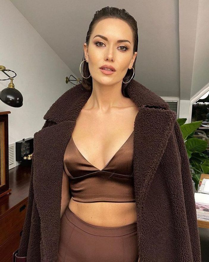 Alparslan'ın Akça Hatun'u Fahriye Evcen eski haliyle herkesi şaşırttı! İşte yıllar içindeki değişimi
