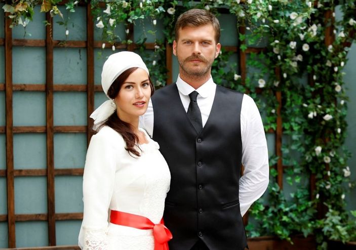 Alparslan'ın Akça Hatun'u Fahriye Evcen eski haliyle herkesi şaşırttı! İşte yıllar içindeki değişimi
