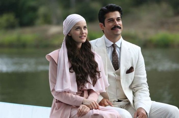 Alparslan'ın Akça Hatun'u Fahriye Evcen eski haliyle herkesi şaşırttı! İşte yıllar içindeki değişimi