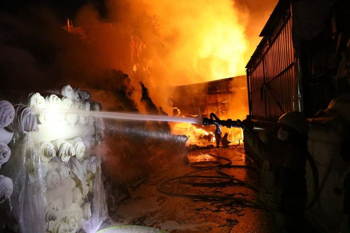 d Avcılar’da iş yerinde yangın