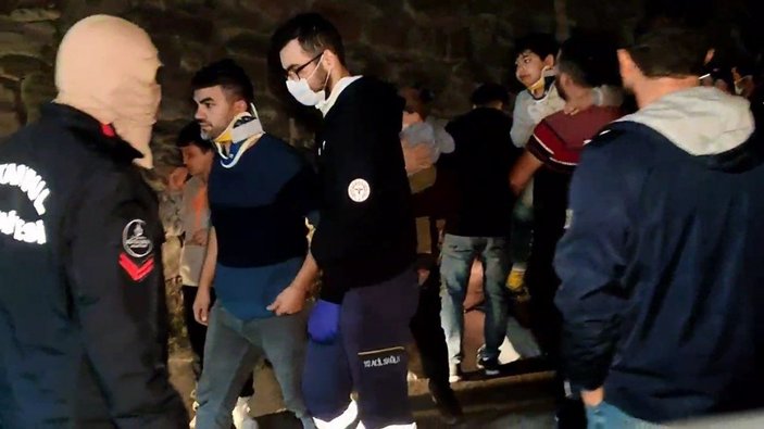 Arnavutköy'de köpeğe çarpmamak için manevra yaptı: 4 yaralı