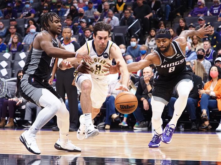 r Indiana Pacers deplasmanda Sacramento Kings'i 91-94 yendi