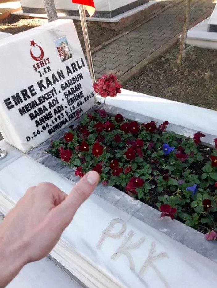Kocaeli'de şehit mezarına PKK yazan şüpheli tutuklandı
