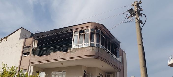 İ Antalya'da klimadan çıkan yangın evi küle döndürdü