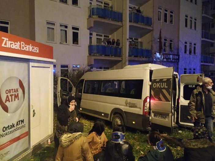 Tokat'ta işçi servisi öğrenci pansiyonunun bahçesine girdi: 5 yaralı