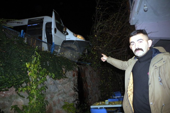 Tokat'ta işçi servisi öğrenci pansiyonunun bahçesine girdi: 5 yaralı