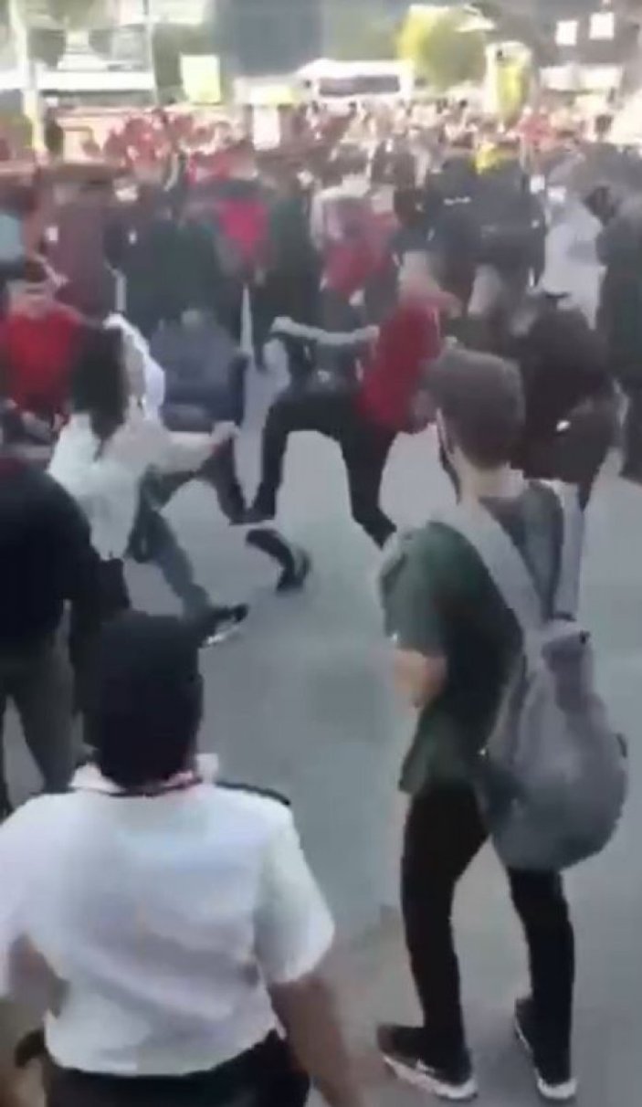 Antalya’da, lise öğrencileri arasındaki kavga kamerada