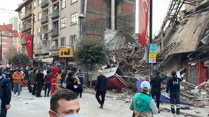 Malatya'da bina çöktü