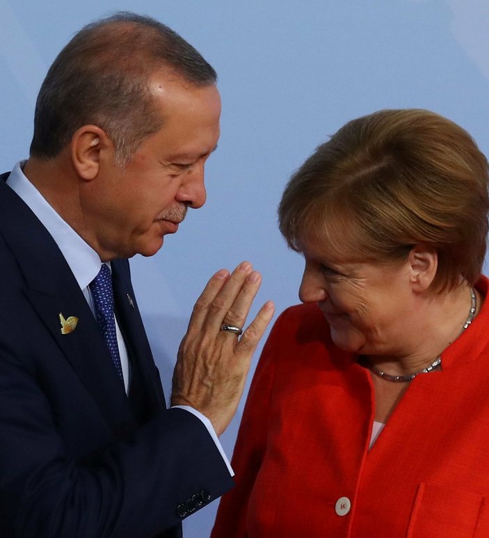 Merkel liderlerle samimi temaslarına açıklık getirdi
