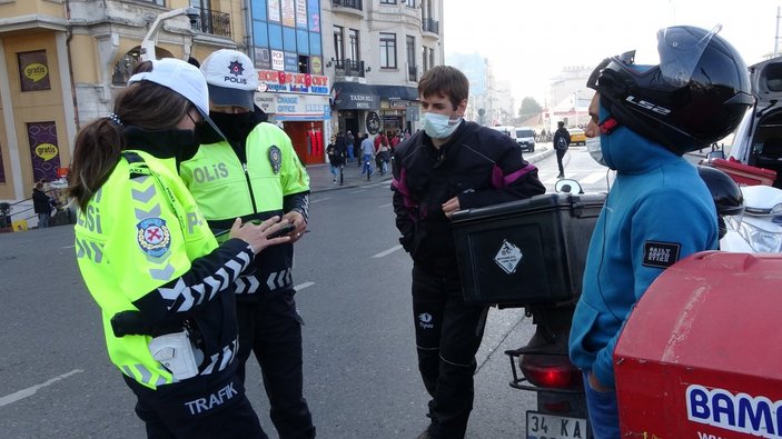 Taksim Meydanı’nda yaya yoluna giren kuryelere ceza