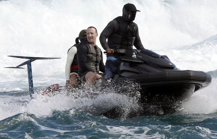 Mark Zuckerberg, eşiyle jet-ski yaparken görüntülendi
