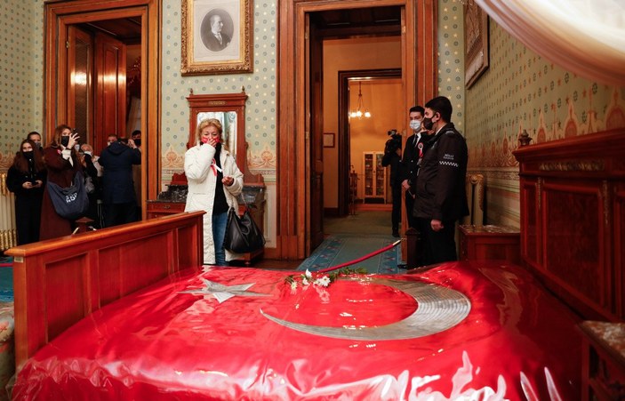 10 Kasım’da Dolmabahçe Sarayı, binlerce ziyaretçiyi ağırladı