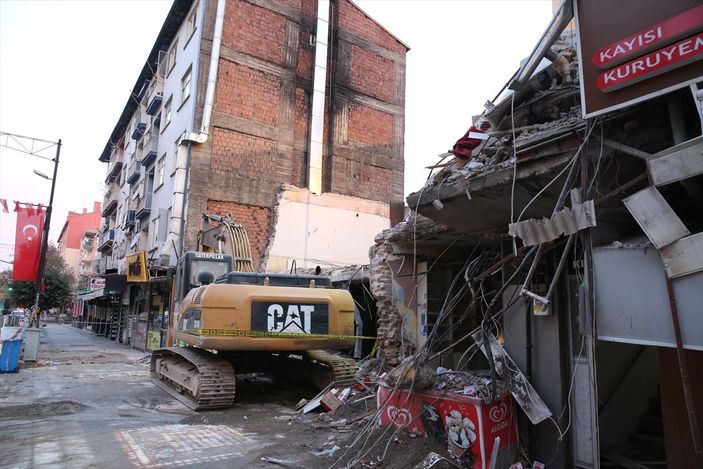 a Malatya’da çöken binadaki hasar gün ağarınca ortaya çıktı