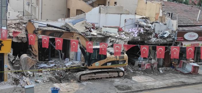 i Malatya’da çöken binadaki hasar gün ağarınca ortaya çıktı