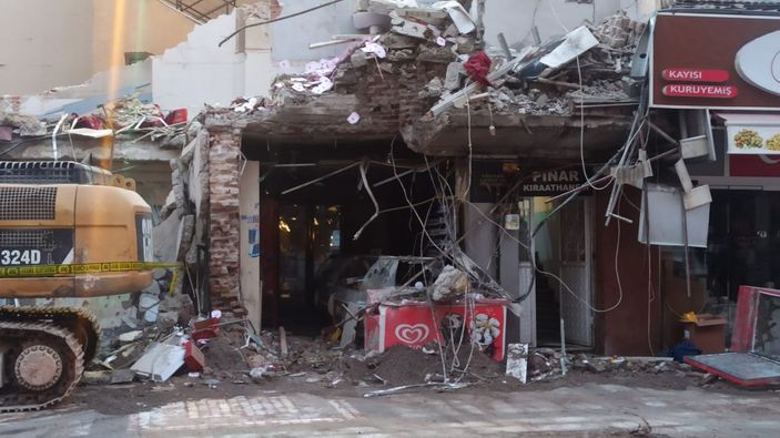 i Malatya’da çöken binadaki hasar gün ağarınca ortaya çıktı