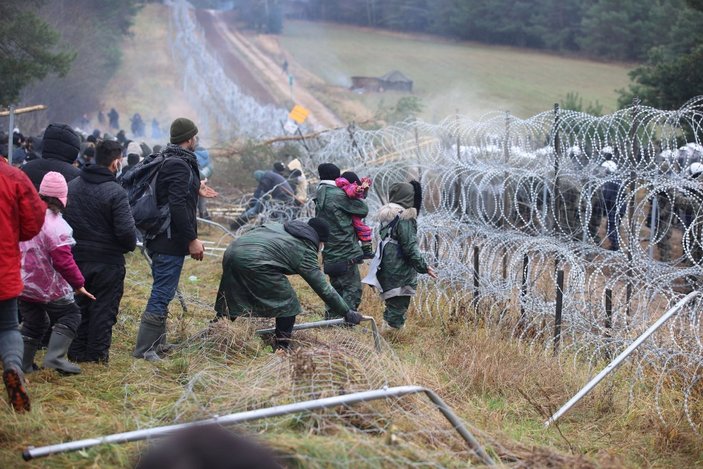 Belarus - Polonya sınırında göçmen krizi derinleşiyor