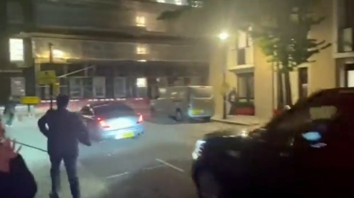 Londra'da İsrailli Büyükelçi, tepkilerin ardından aracıyla hızla uzaklaştı