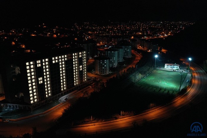 Karabük'te yurdun ışıkları Atatürk için yandı