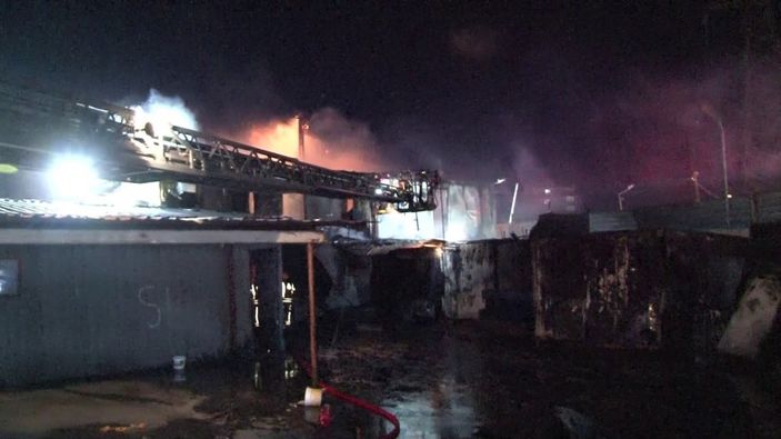 Ataşehir’de geri dönüşüm tesisinde yangın