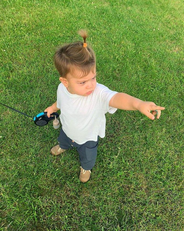 Kıvanç Tatlıtuğ'a rakip geliyor! İşte Buğra Gülsoy'un mavi gözlü, sarı saçlı oğlu...