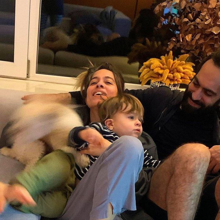 Kıvanç Tatlıtuğ'a rakip geliyor! İşte Buğra Gülsoy'un mavi gözlü, sarı saçlı oğlu...