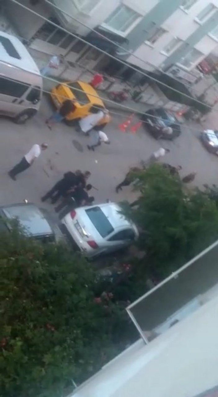 Bursa’da, cezaevi önünde silahlı saldırı anları kamerada