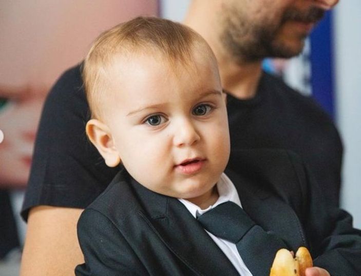 Patron Bebek Fiko! Hazal Kaya'nın oğlu Fikret'in diş kaşındıran tatlılığı