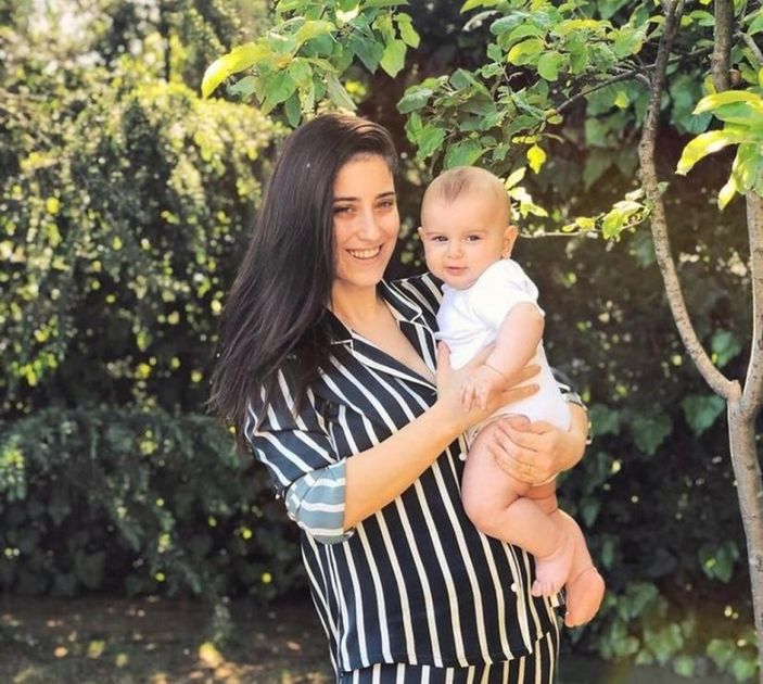 Patron Bebek Fiko! Hazal Kaya'nın oğlu Fikret'in diş kaşındıran tatlılığı