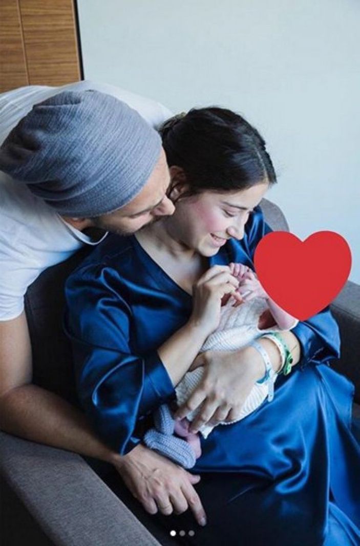 Patron Bebek Fiko! Hazal Kaya'nın oğlu Fikret'in diş kaşındıran tatlılığı