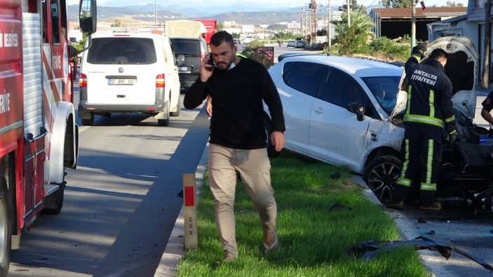 Antalya'da takla atan otomobilden çıkıp aracın önünü kesti