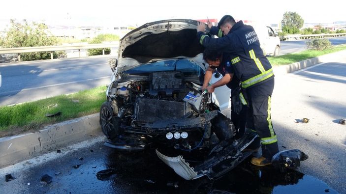 Antalya'da takla atan otomobilden çıkıp aracın önünü kesti