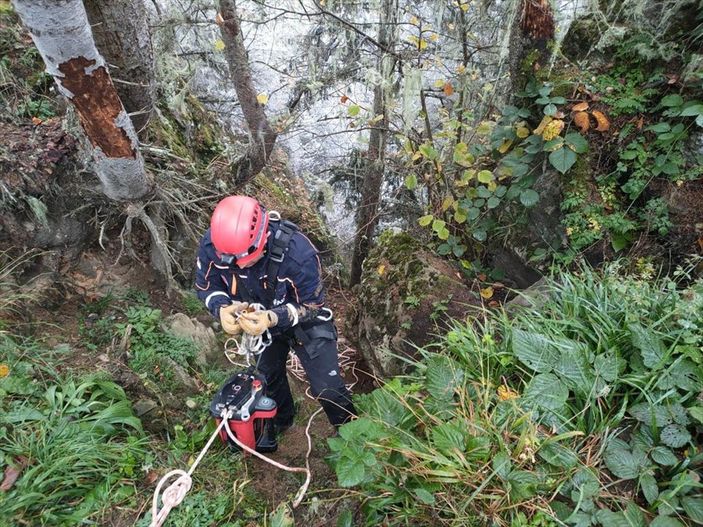 a Rize'de kurtarma çalışmasındaki jandarma aracı uçurumdan düştü