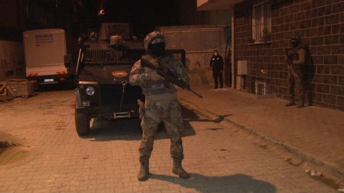 İstanbul'da kredi kartı kopyalayan çete yakalandı