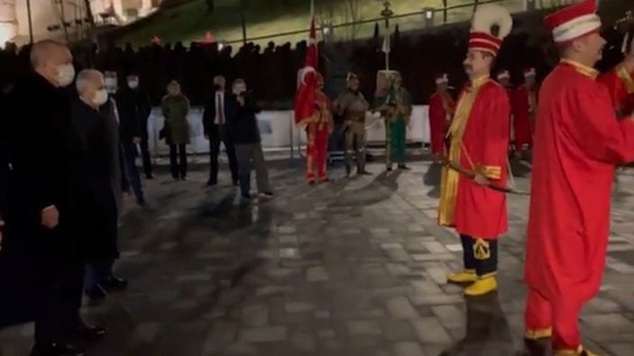 Demokrasi ve Özgürlükler Adası'nda 'Vatan' marşı