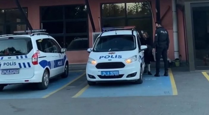 Kadıköy’de, Mine Kırıkkanat’a tokatlı saldırı