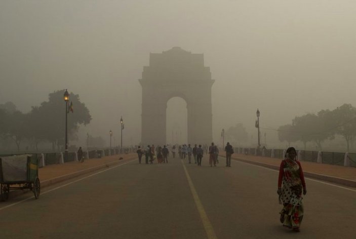 Yeni Delhi'de hava kirliliği nedeniyle eğitime ara verildi