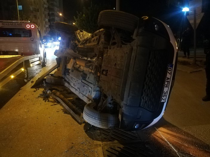 Adana'da gerçekleşen kazada 3 kişi yaralandı